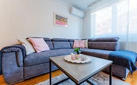 Flexible Selfcheckins 128 - Zagreb - Garage - Loggia - New